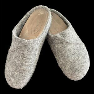 Taos Wooled Class Slipper Mules. Women’s sz US 6-6.5/EU37.  Comfy and supportive